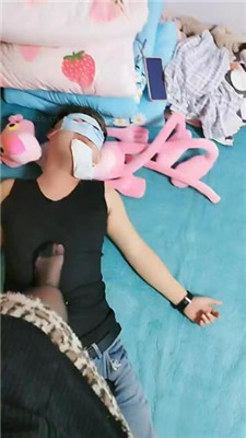 【悦悦大大】跑步后超臭白袜狂舔狂吸/袜子塞嘴踩踏 艾彩调教库 第10张