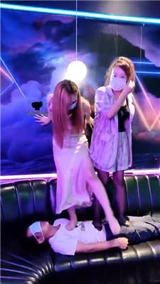 【魔鬼天使】KTV-教训不守规矩的服务员【三视角版】 bf43110 艾彩调教库 第15张