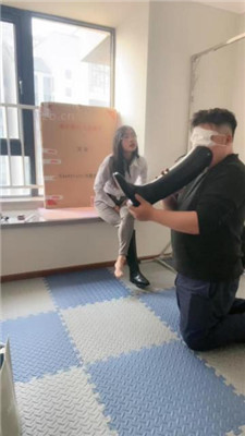 【爱丽丝】皮靴除臭-开发安装师傅当马奴 艾彩调教库 第7张