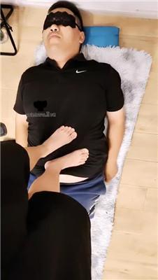 【上海汤圆】臭脚捂脸窒息/坐脸/踩踏 JS240730-1 艾彩调教库 第13张