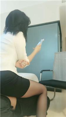 【娜S】高跟黑丝踩踏喂食/滴蜡 bf43232 艾彩调教库 第11张