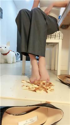 【苒溪】近距离-白领S-高跟碾压踩食物 bf42889 艾彩调教库 第13张