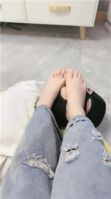 【樱子大人】伺候主人起床-空军一号白棉袜辱/骑马转胯/踩踏提档 艾彩调教库 第22张