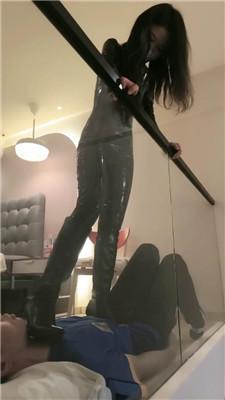 【诗琪】皮衣女神-长靴高跟踩/毁容式踩脸/臭鞋窒息 bf42730 艾彩调教库 第9张