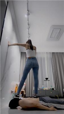 【漫漫大人】健身女神-AJ棉袜全体重踩踏/狂吸白棉袜 bf42844 艾彩调教库 第4张