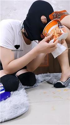【桃桃樱】圣水泡面强制喂食【双视角版】 JS240728-17 艾彩调教库 第9张
