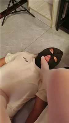 【奈奈老师】白丝脚蹂躏踩地毯/狂舔脚喂食【双视角完整版】 JS240724-7 艾彩调教库 第12张