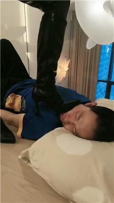 【诗琪】皮衣女神-长靴高跟踩/毁容式踩脸/臭鞋窒息 bf42730 艾彩调教库 第18张