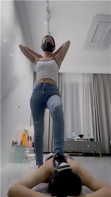 【漫漫大人】健身女神-AJ棉袜全体重踩踏/狂吸白棉袜 bf42844 艾彩调教库 第16张