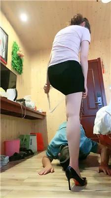 【缘彼大大】骑马转胯/高跟踩虐/脚下喂食 bf43039 艾彩调教库 第12张
