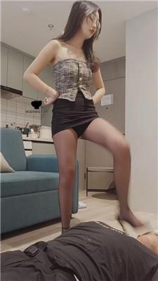 【尤雾】骑马骑脖转胯/揪耳朵/高跟黑丝踩/踢裆/喂口水【双视角】 bf42714 艾彩调教库 第8张