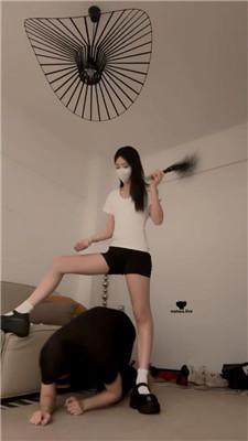 【樱子大人】当主人的擦鞋器-奖励贱奴圣水 bf43138 艾彩调教库 第2张