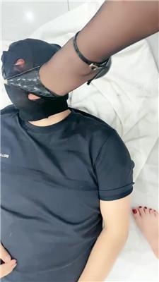 【范爷大大】双S-高跟黑丝-玉足跪舔/臭脚捂脸 JS240725-16 艾彩调教库 第15张