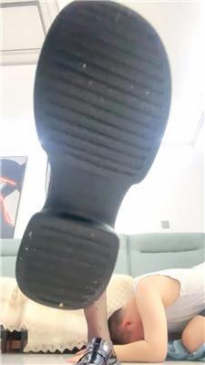 【婷婷】沉浸式-脏鞋底黑丝蹂躏/耳光 bf43140 艾彩调教库 第2张