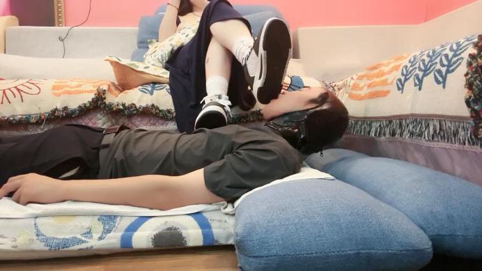【不期而遇】鞋底下的人体地毯/裙底羞辱 JS240719-3 艾彩调教库 第3张