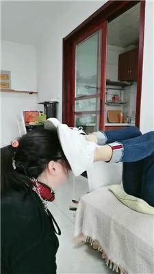 【凌儿女神】母畜-跪舔小白鞋白袜/碾压踩/骑马转胯/耳光 bf42767 艾彩调教库 第12张