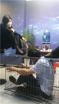 【天韵女皇】双S-圣水淋浴/囚禁狗笼/丝袜塞嘴踩踏【双视角版】JS240713-9 艾彩调教库 第8张