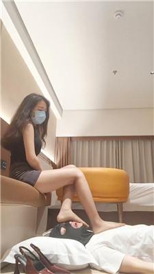 【御妍】高跟咖丝裸足tj-臭脚捂脸踩踏/骑马转胯【双视角版】 bf43212 艾彩调教库 第2张