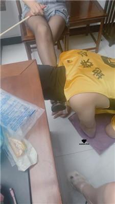 【芊芊】黑丝美腿玩虐/藤条鞭打【双视角版】 JS240731-27 艾彩调教库 第2张