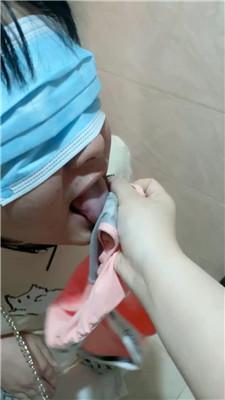 【美羊羊】地毯奴啃吃原味黑丝袜脚/内裤套头/赏赐圣水 JS240727-18 艾彩调教库 第17张