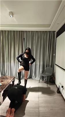 【御清】长靴美腿S-强制鞭打刑虐【四视角完整版】 bf43114 艾彩调教库 第4张