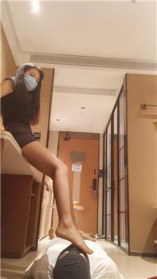 【御妍】高跟咖丝裸足tj-臭脚捂脸踩踏/骑马转胯【双视角版】 bf43212 艾彩调教库 第19张