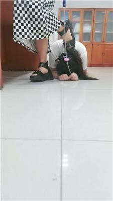 【璃茉】母畜-物化人体座椅/跪舔脏鞋底【双视角版】 JS240724-6 艾彩调教库 第8张