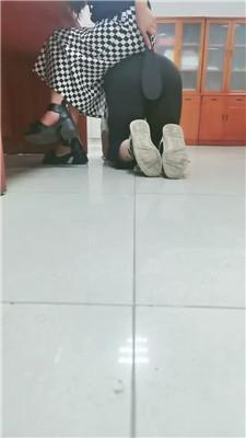 【璃茉】母畜-物化人体座椅/跪舔脏鞋底【双视角版】 JS240724-6 艾彩调教库 第4张