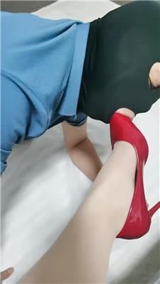 【晓美】跪舔脏高跟/揪耳朵/脚插嘴 JS240730-9 艾彩调教库 第3张