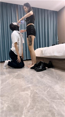 【梦瑶瑶主】长筒皮靴暴力鞭打踢踹/踩踏吃烟灰/骑马钻胯 bf43202 艾彩调教库 第7张