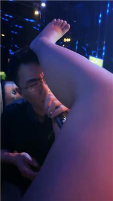 【桃桃樱】KTV美腿蹂躏上司狗【完整版】 JS240721-7 艾彩调教库 第9张