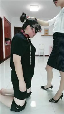 【凌儿女神】母畜-关狗笼/鞭打/骑马转胯/抽耳光/跪舔脏鞋臭脚 bf42885 艾彩调教库 第14张