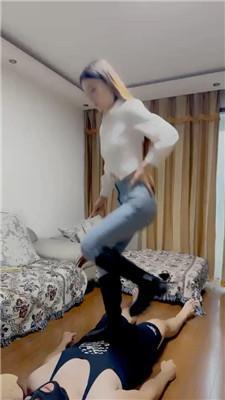 【领主老大】平底靴踩踏/藤鞭抽/虐乳耳光 bf43223 艾彩调教库 第9张