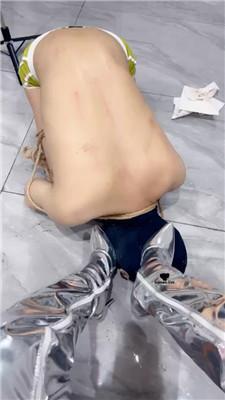 【凤主大人】长靴踩踏喂食/藤条鞭打/呕吐物 bf43250 艾彩调教库 第12张