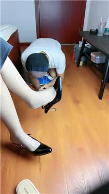 【语小心夫妻】下班后老板下跪伺候 JS240726-17 艾彩调教库 第2张