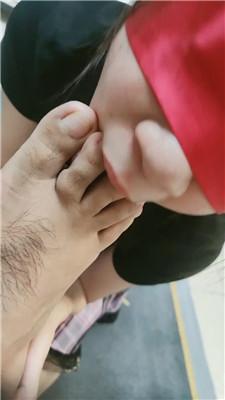 【判官】捆绑母狗裸足狂舔 MM-240728 艾彩调教库 第4张