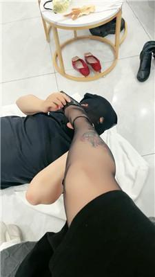 【范爷大大】双S-高跟黑丝-玉足跪舔/臭脚捂脸 JS240725-16 艾彩调教库 第13张