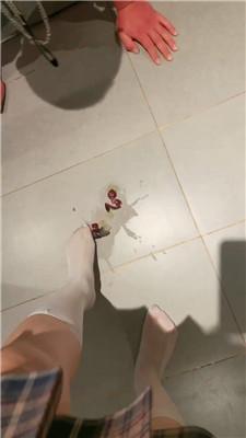 【姜果果】白丝脚蹂躏/脚下喂食 JS240724-45 艾彩调教库 第5张