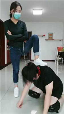 【凌儿女神】母畜-跪舔小白鞋白袜/碾压踩/骑马转胯/耳光 bf42767 艾彩调教库 第9张
