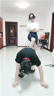 【凌儿女神】母畜-关狗笼/鞭打/骑马转胯/抽耳光/跪舔脏鞋臭脚 bf42885 艾彩调教库 第9张