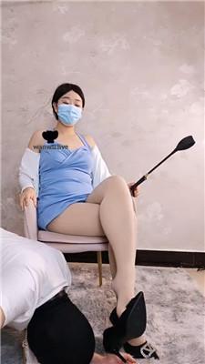 【桃桃樱】强制圣水磕头10000次/内裤套头【双视角】 JS240709-21 艾彩调教库 第20张