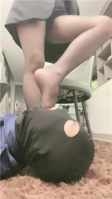 【甜一】居高临下-高跟凉鞋黑丝诱惑调/坐脸窒息 艾彩调教库 第23张