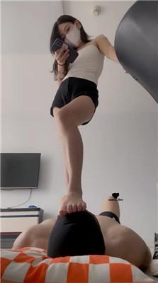 【甜一】高帮鞋全体重踩踏/狗舌清理鞋底/白袜塞嘴 bf43254 艾彩调教库 第12张