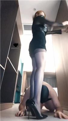 【甜心教主】香水控制/高跟黑丝虐/舔脏鞋/坐脸/圣水 bf42819 艾彩调教库 第3张