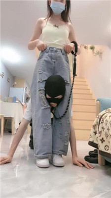 【樱子大人】伺候主人起床-空军一号白棉袜辱/骑马转胯/踩踏提档 艾彩调教库 第13张