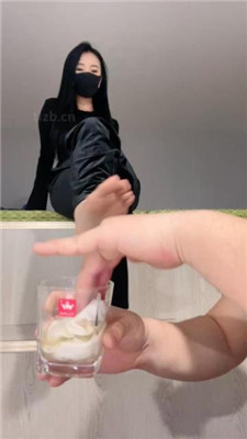 【曼伊】模特S-居高临下视角-清理小白鞋/圣水泡棉袜 艾彩调教库 第7张