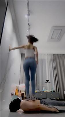 【漫漫大人】健身女神-AJ棉袜全体重踩踏/狂吸白棉袜 bf42844 艾彩调教库 第8张