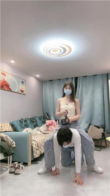 【樱子大人】转胯骑马/抽耳光/全体重踩踏/舔脏鞋底/提档 艾彩调教库 第2张