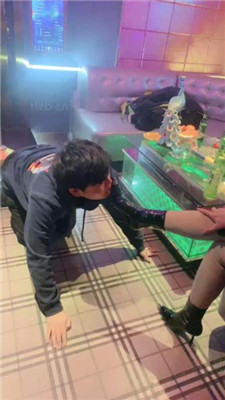 【冰诺】KTV-开发男客户做我的狗【下】 艾彩调教库 第11张