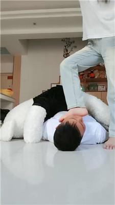 【然然而】运动鞋踩虐生活化调奴 bf42964 艾彩调教库 第16张